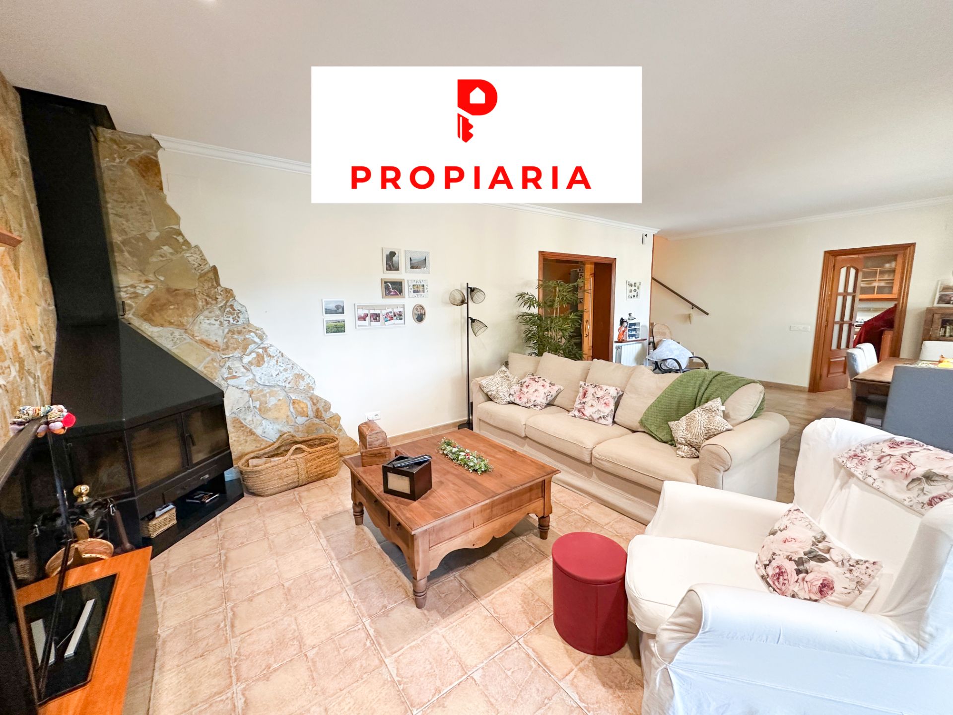 Sala d'estar de Casa o xalet en venda en Vallirana amb Aire condicionat, Calefacció i Jardí privat