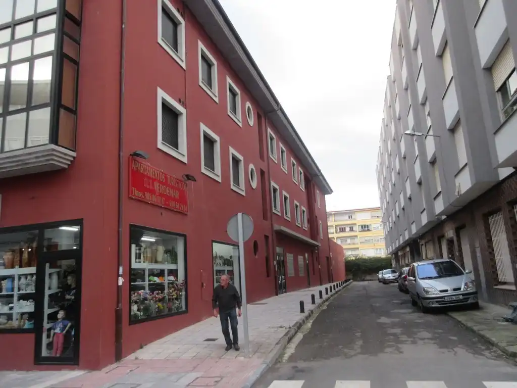 Außenansicht von Garage zum Verkauf in Llanes