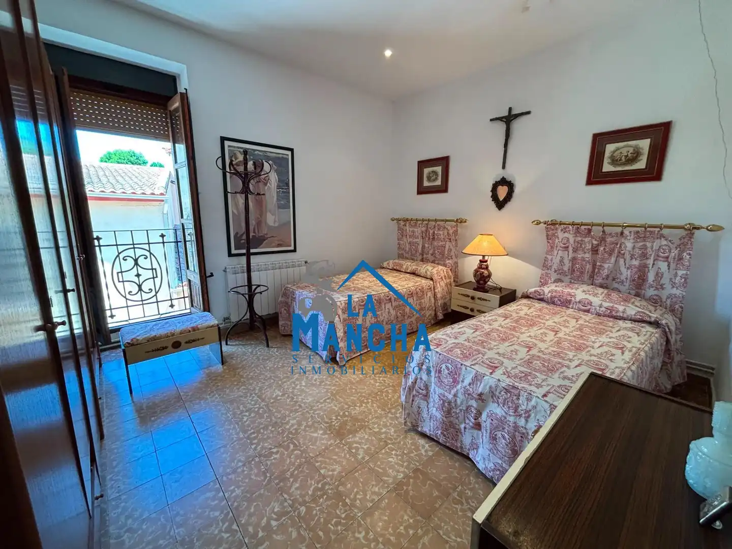 Vista exterior de Casa o chalet en venta en Hoya-Gonzalo con Calefacción, Jardín privado y Amueblado