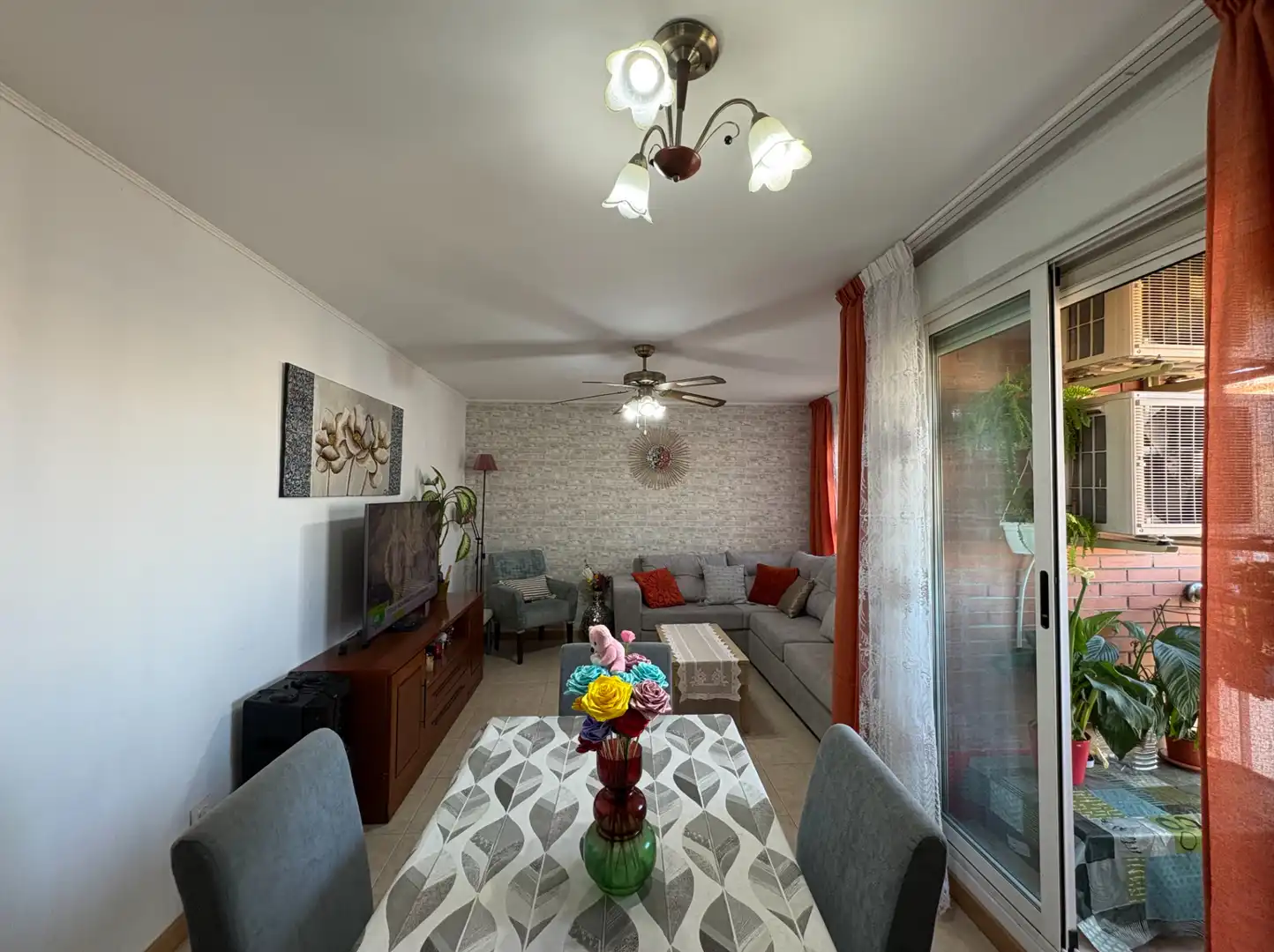 Sala de estar de Piso en venta en Castellón de la Plana / Castelló de la Plana con Aire acondicionado, Calefacción y Horno