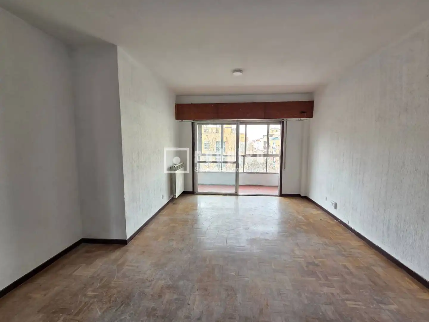 Sala d'estar de Pis en venda en Madrid amb Calefacció, Jardí privat i Parquet