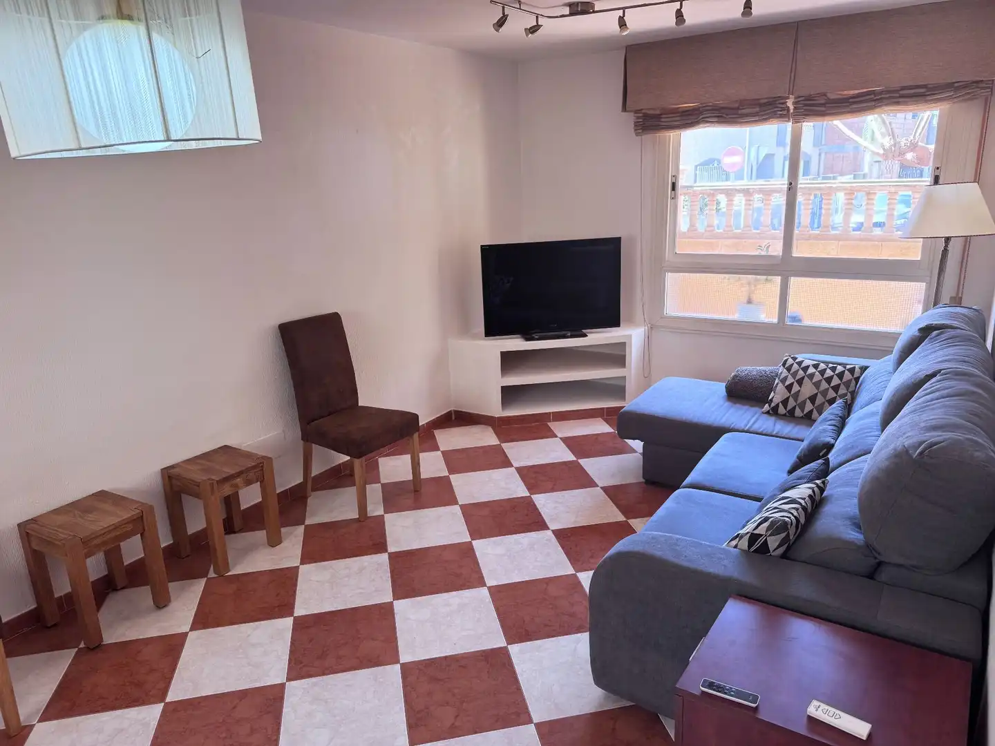 Wohnzimmer von Einfamilien-Reihenhaus zum Verkauf in Roquetas de Mar mit Klimaanlage
