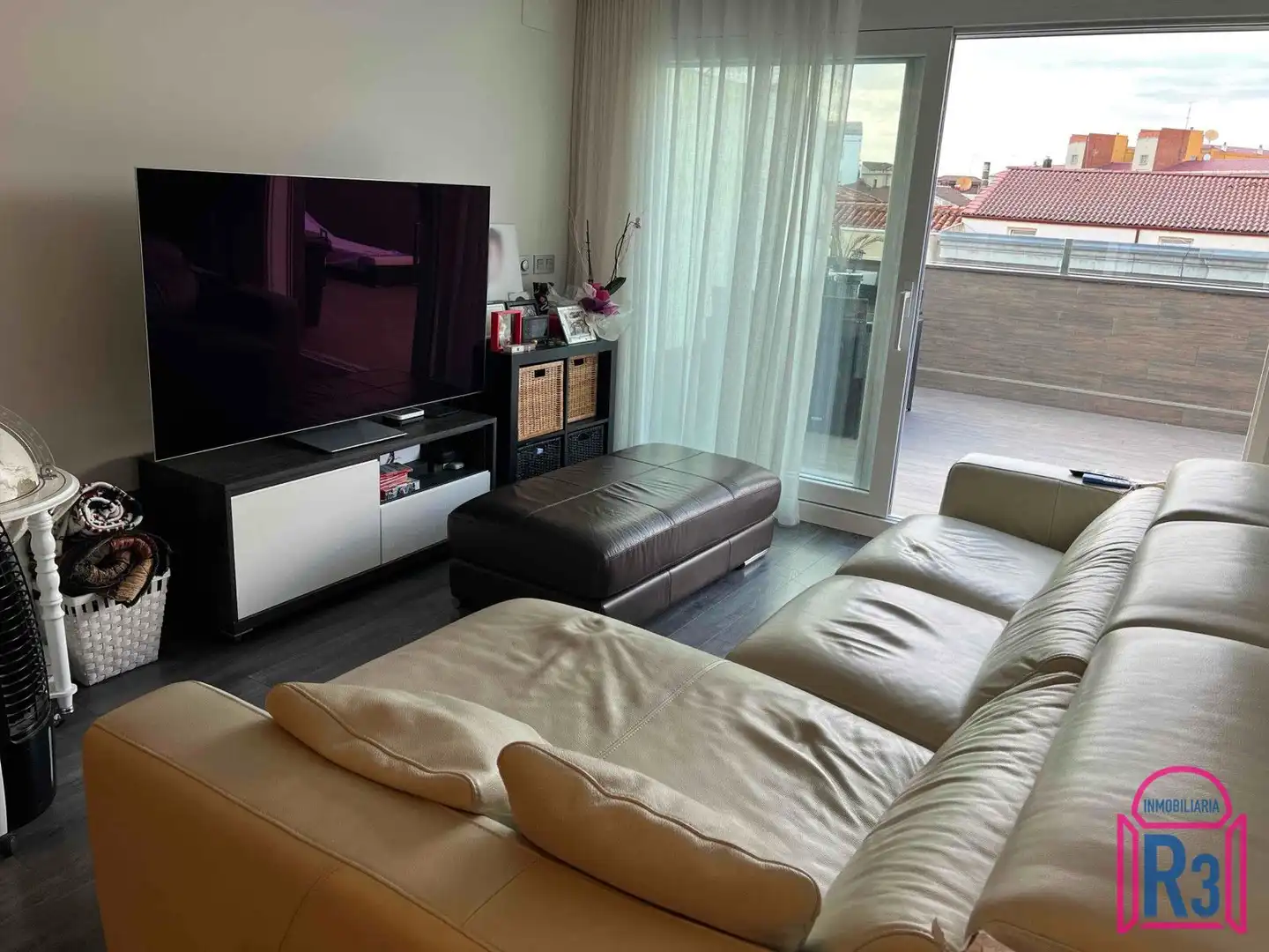 Sala d'estar de Àtic en venda en León Capital  amb Calefacció i Terrassa