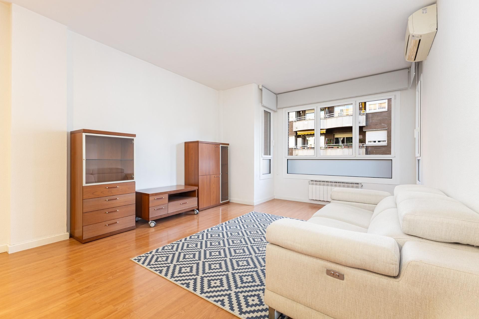 Living room of Flat for sale in  Barcelona Capital  with Air Conditioner, Heating and Parquet flooring