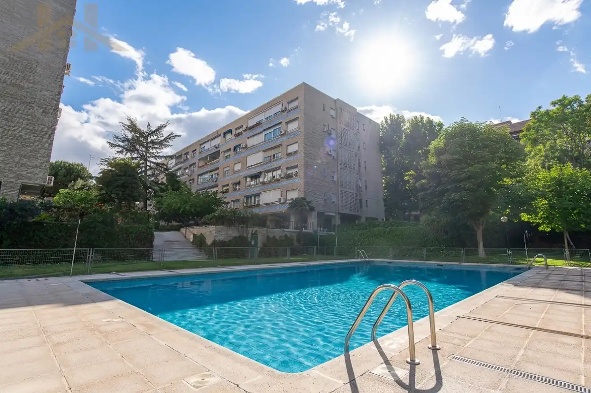 Swimming pool of Flat for sale in Madrid  with Air Conditioner, Heating and Community pool