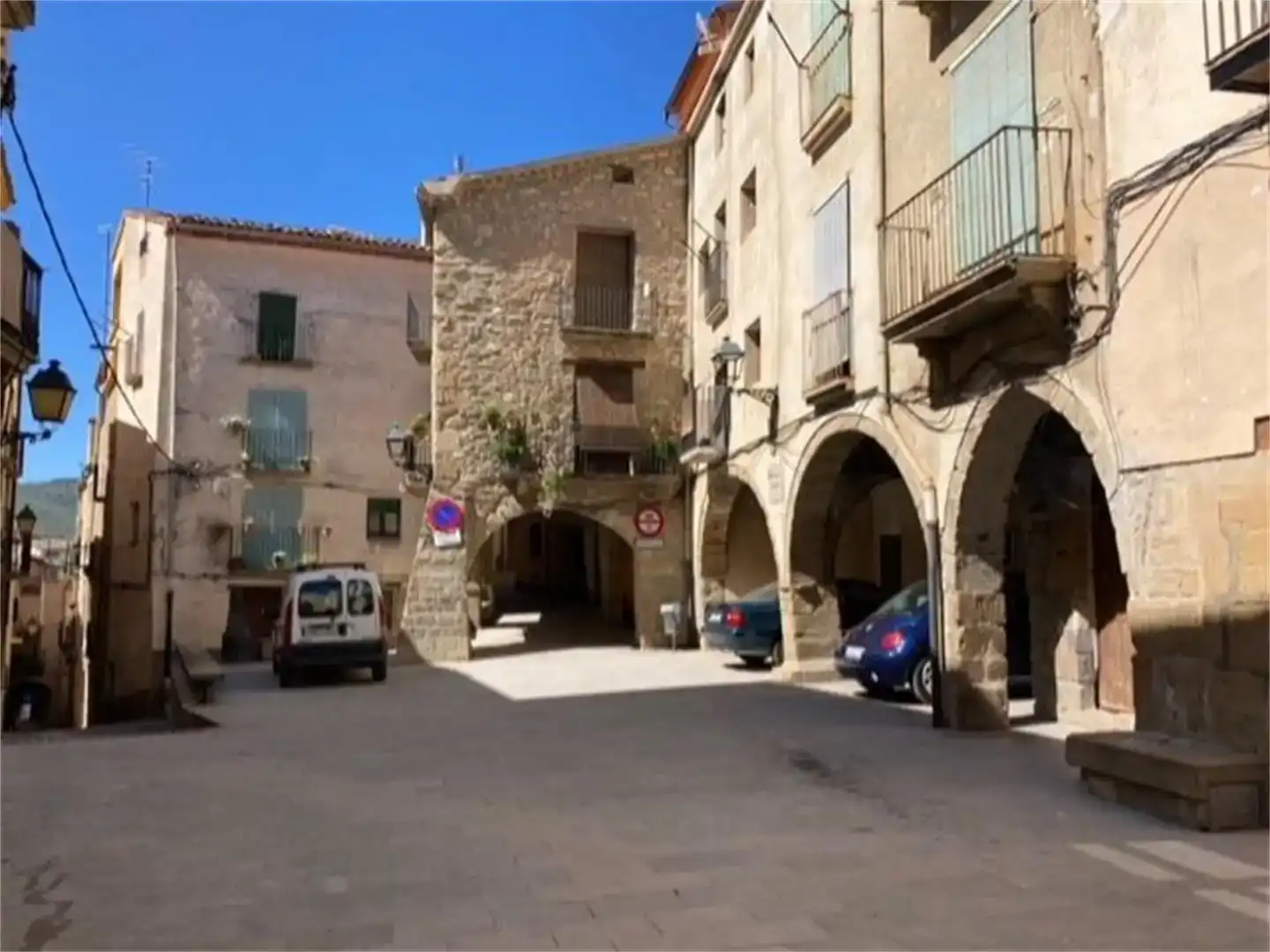 Vista exterior de Casa adosada en venda en Vilanova de Meià amb Balcó