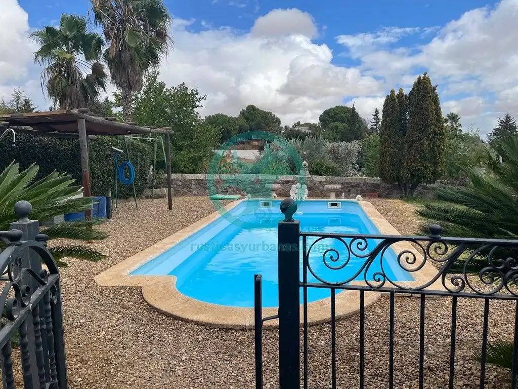 Xalet amb piscina en venda a Sierra de Fuentes, imagen 2