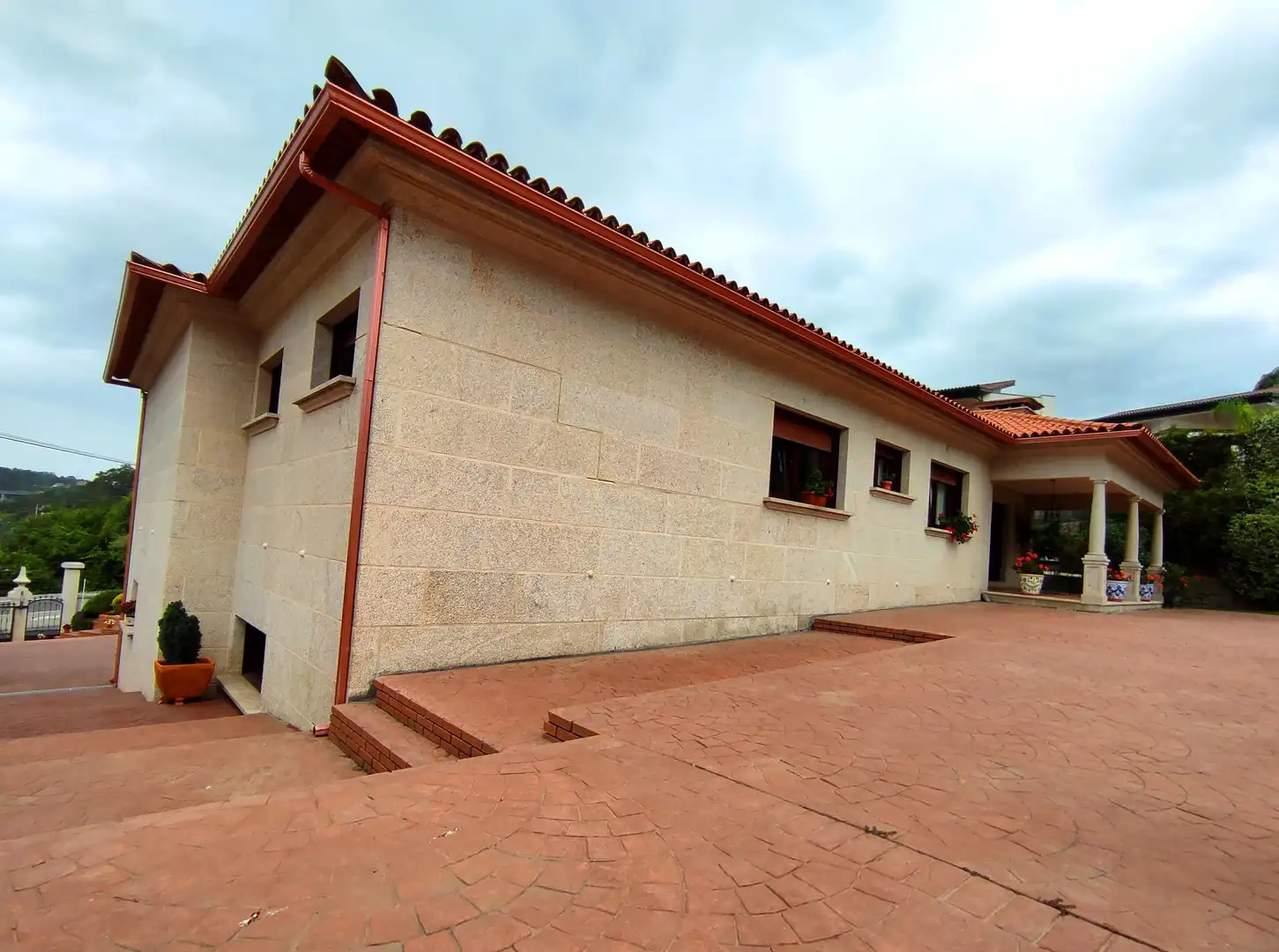 Vista exterior de Casa o xalet en venda en Gondomar amb Jardí privat, Parquet i Terrassa