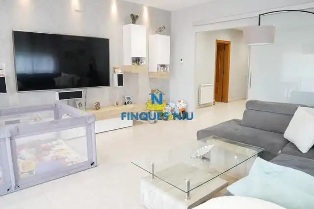 Villa con piscina in vendita a Avinguda Arbres, imagen 9