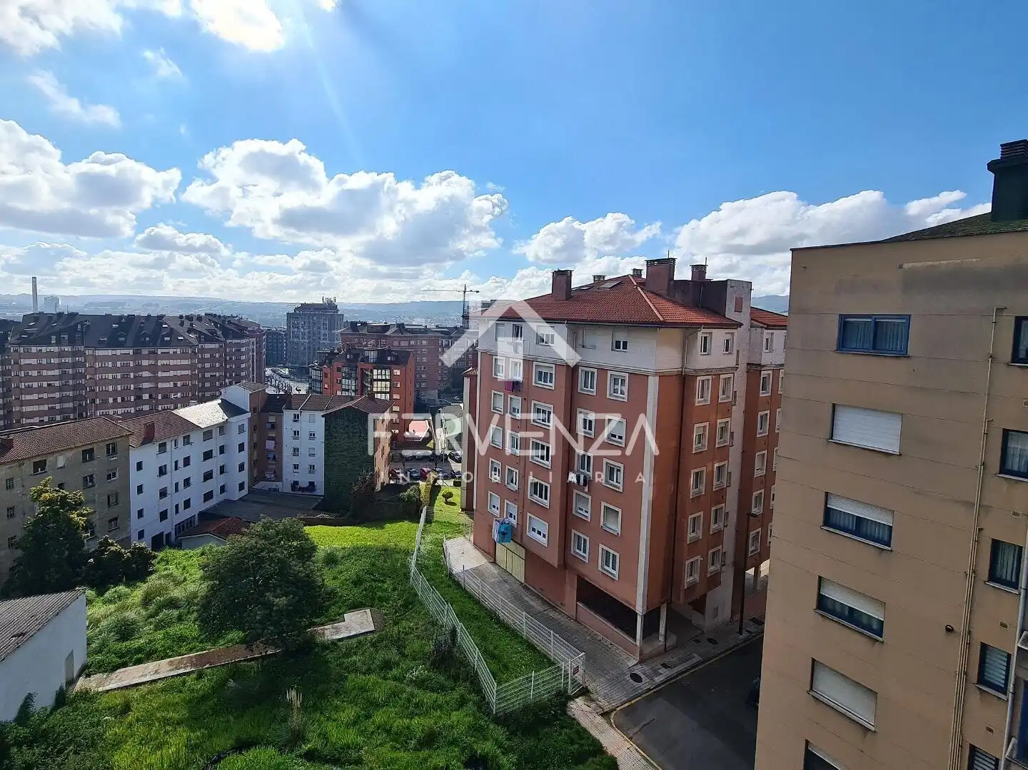 Vista exterior de Dúplex en venda en Lena