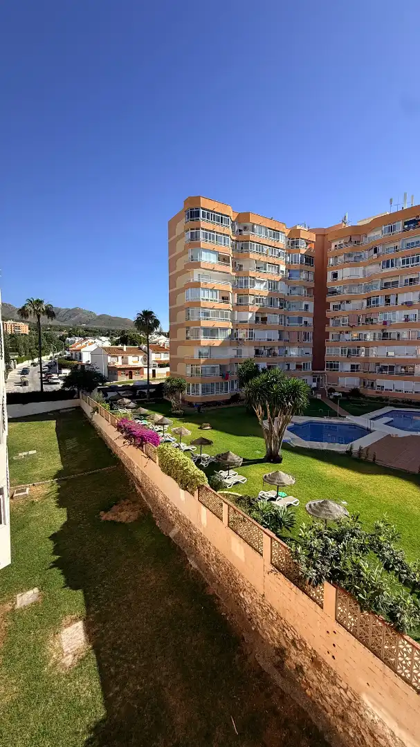 Vista exterior de Piso en venta en Torremolinos con Aire acondicionado, Terraza y Trastero