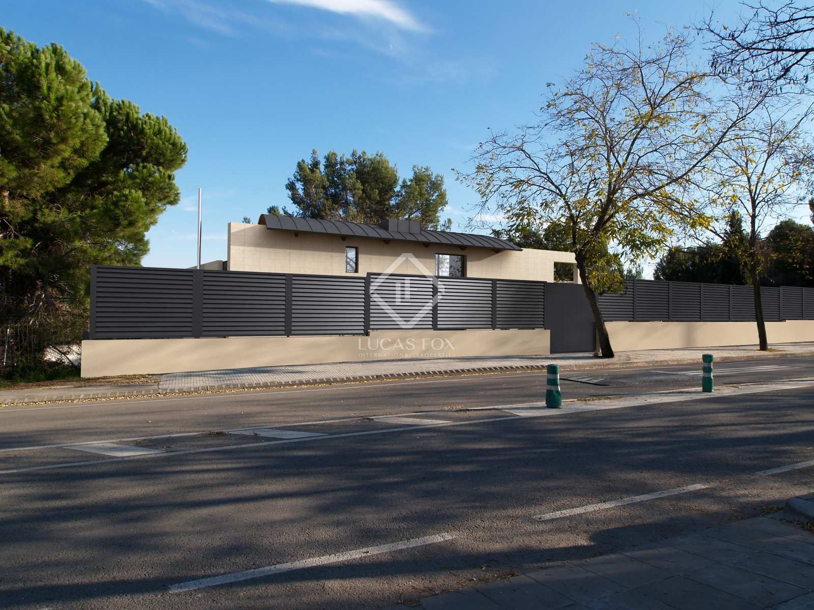 Vista exterior de Casa o xalet en venda en Cerdanyola del Vallès amb Aire condicionat, Calefacció i Jardí privat