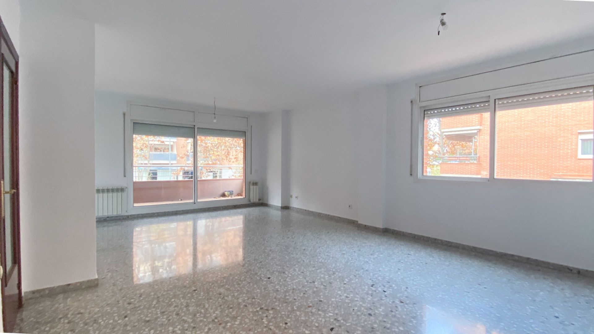 Exterior view of Flat for sale in Cerdanyola del Vallès  with Heating, Storage room and Oven