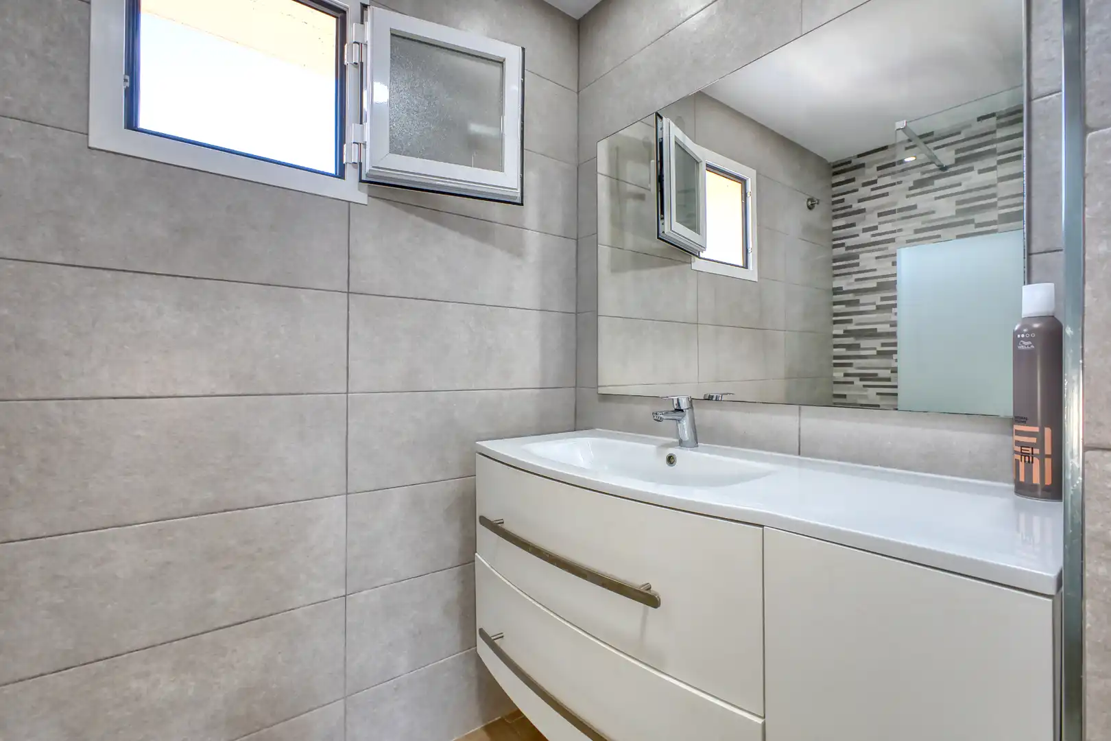 Badezimmer von Wohnung zur Miete in Alicante / Alacant mit Klimaanlage, Heizung und Privatgarten