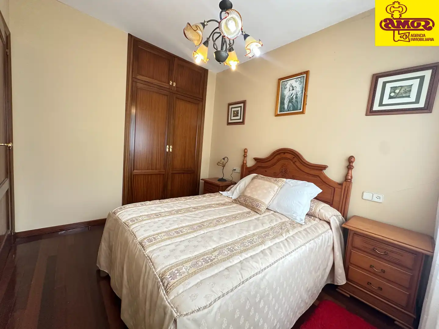 Dormitori de Casa o xalet en venda en Santiago de Compostela  amb Calefacció, Jardí privat i Terrassa