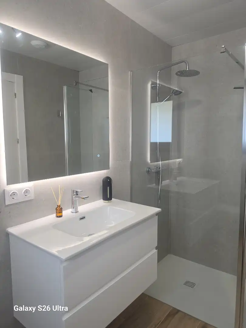 Bathroom of Houses for rent in Biescas  with Air Conditioner, Heating and Private garden