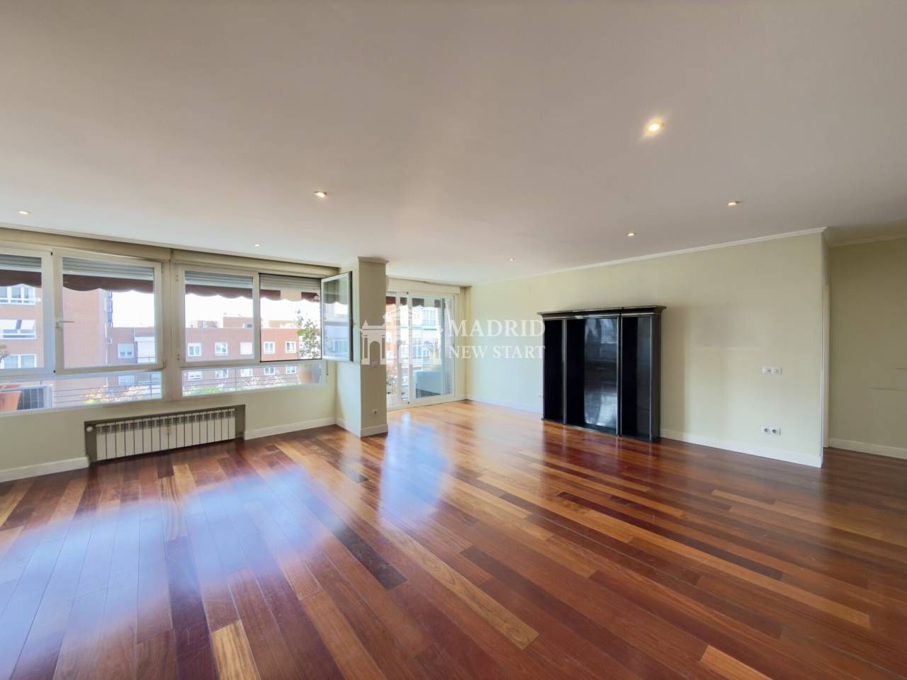 Exterior view of Flat for rent in  Madrid Capital  with Air Conditioner, Heating and Terrace