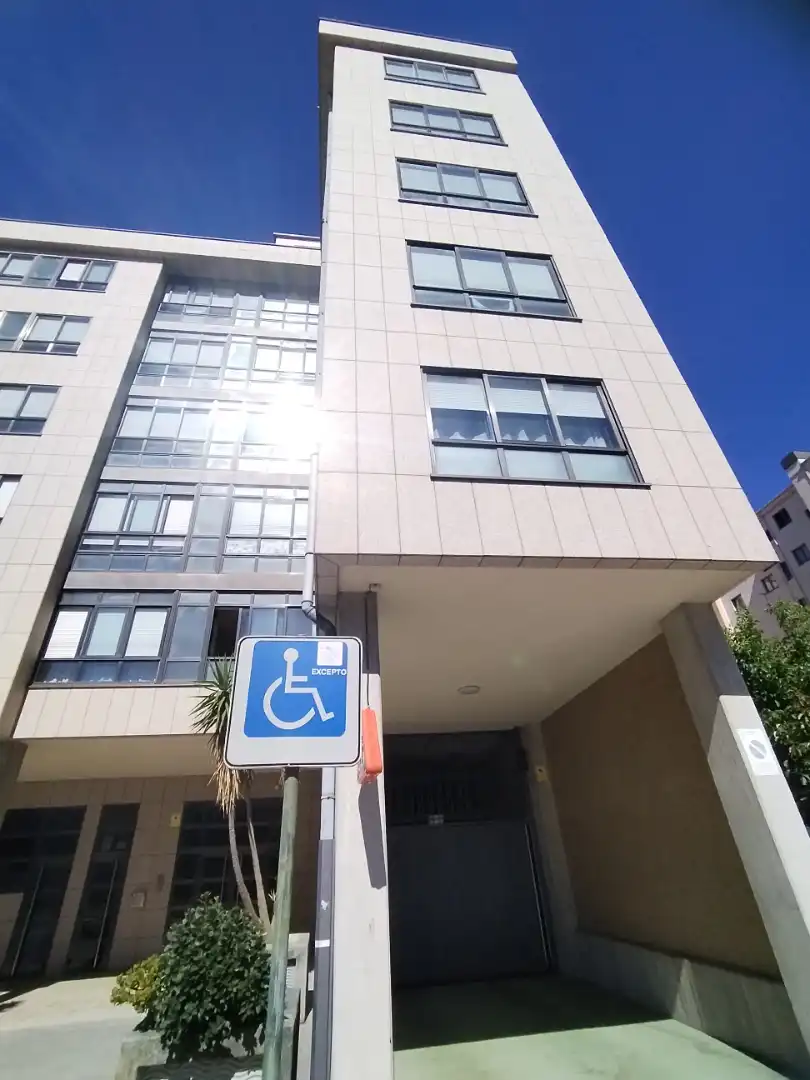 Aparcament amb ascensor en venda a Rúa Mendaña de Neyra 18, imagen 4