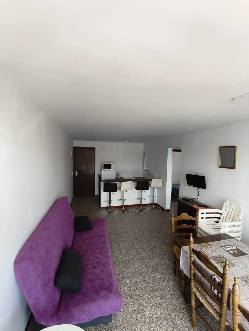 Sala de estar de Piso en venta en L'Estartit con Piscina comunitaria