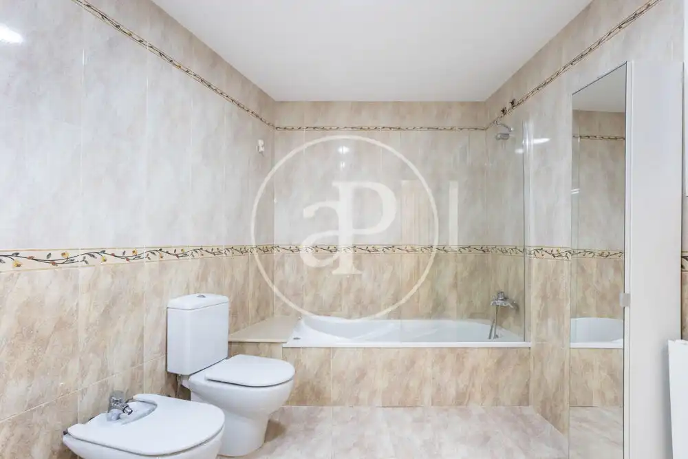 Badezimmer von Wohnung zum Verkauf in Onda mit Heizung, Abstellraum und Balkon
