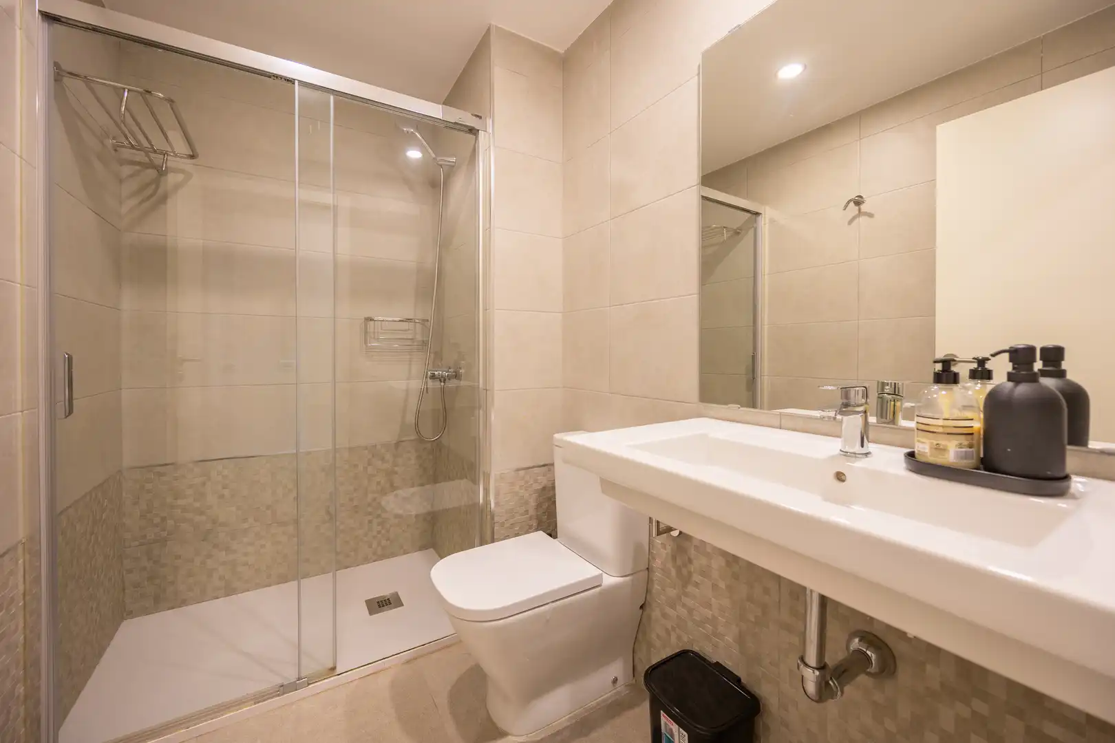Bathroom of Flat for rent in Las Palmas de Gran Canaria  with Air Conditioner and Furnished