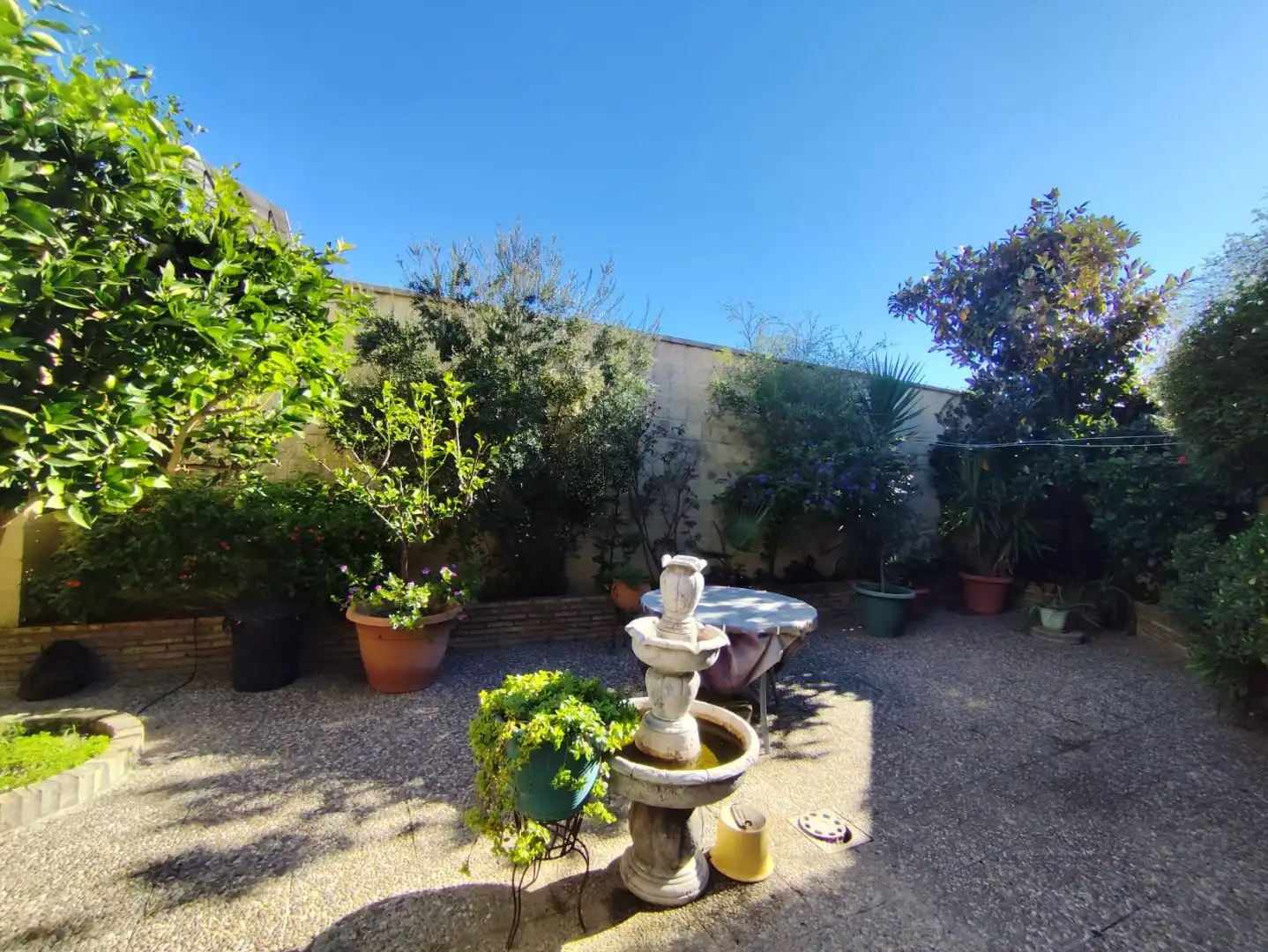 Jardí de Casa o xalet en venda en Hinojos amb Aire condicionat, Calefacció i Jardí privat