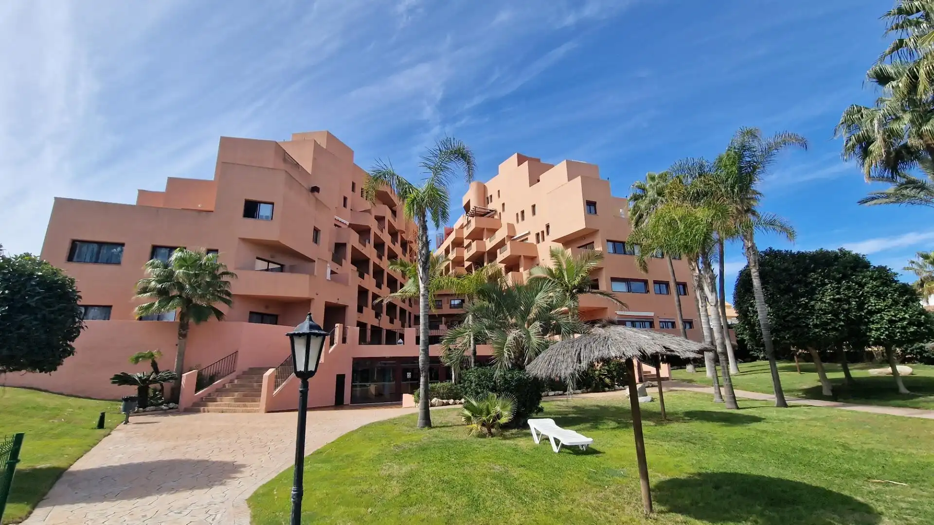 Vista exterior de Piso en venta en Manilva con Aire acondicionado, Terraza y Amueblado
