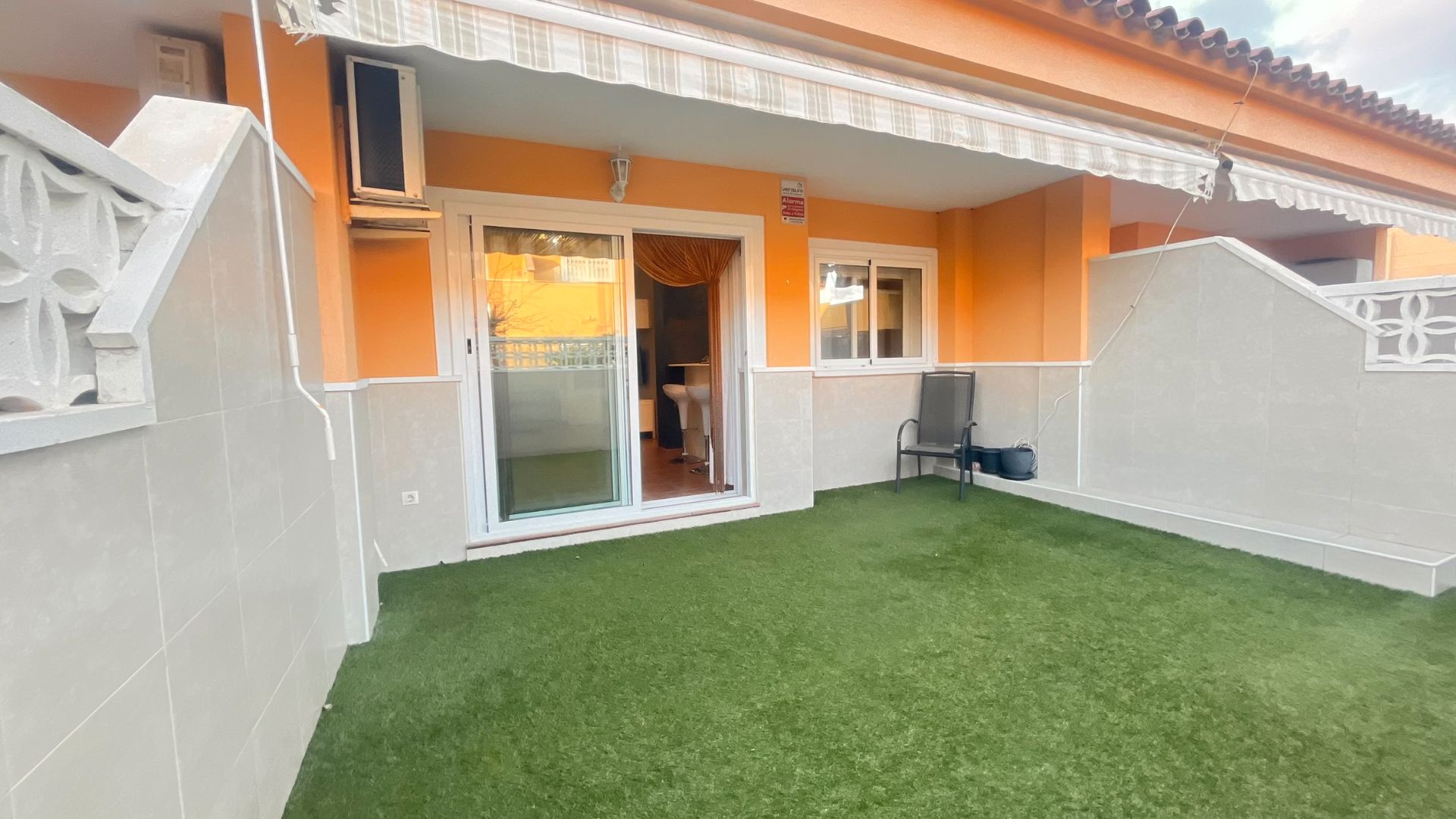 Terrassa de Casa adosada de lloguer en Mont-roig del Camp amb Aire condicionat, Calefacció i Jardí privat