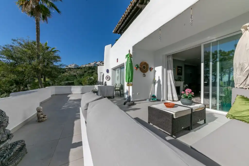 Apartamento con piscina en venta en La Quinta, imagen 3