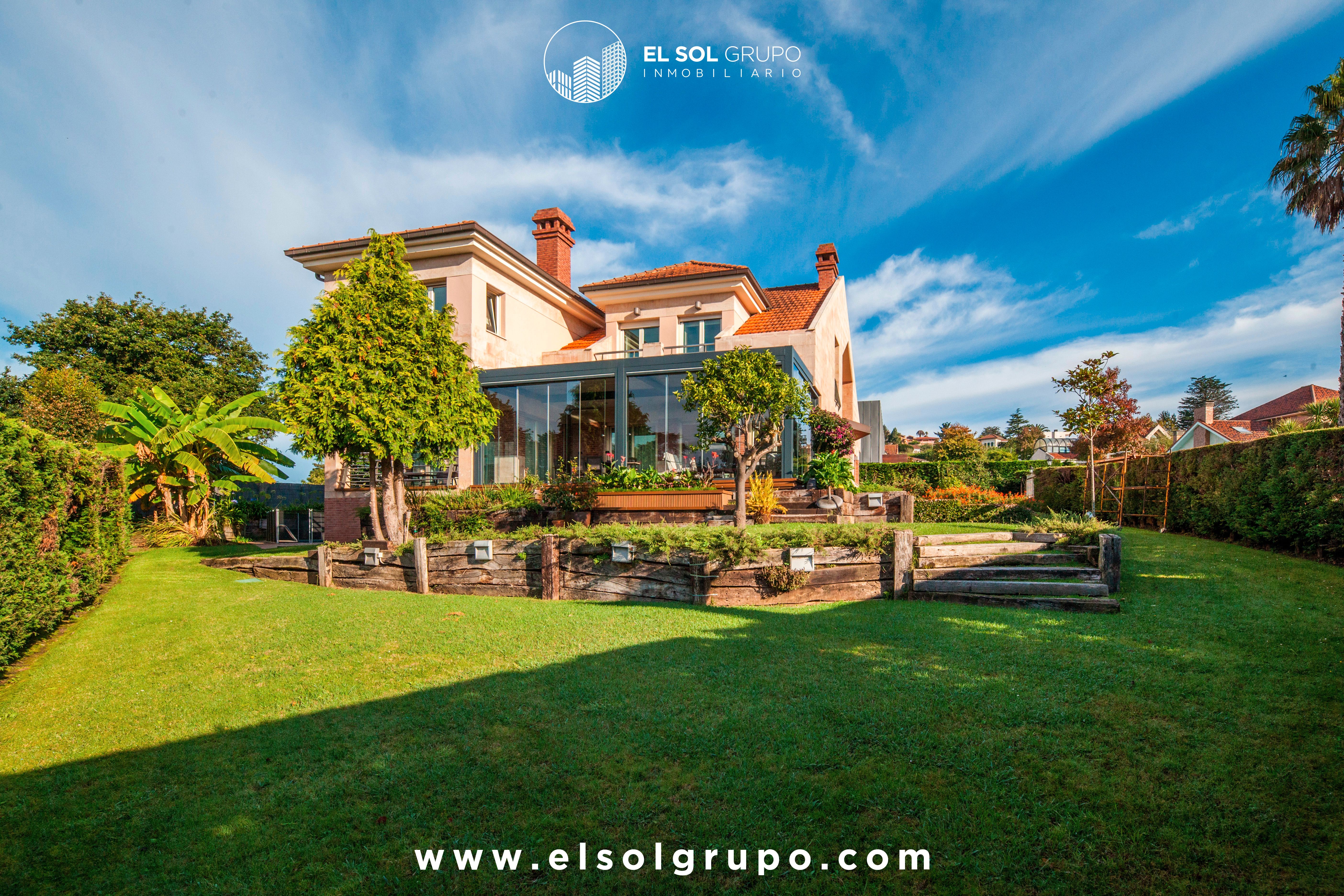 Exterior view of House or chalet for sale in Gijón   with Private garden, Terrace and Storage room