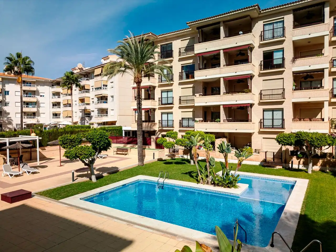 Vista exterior de Apartament en venda en L'Alfàs del Pi amb Aire condicionat, Calefacció i Piscina