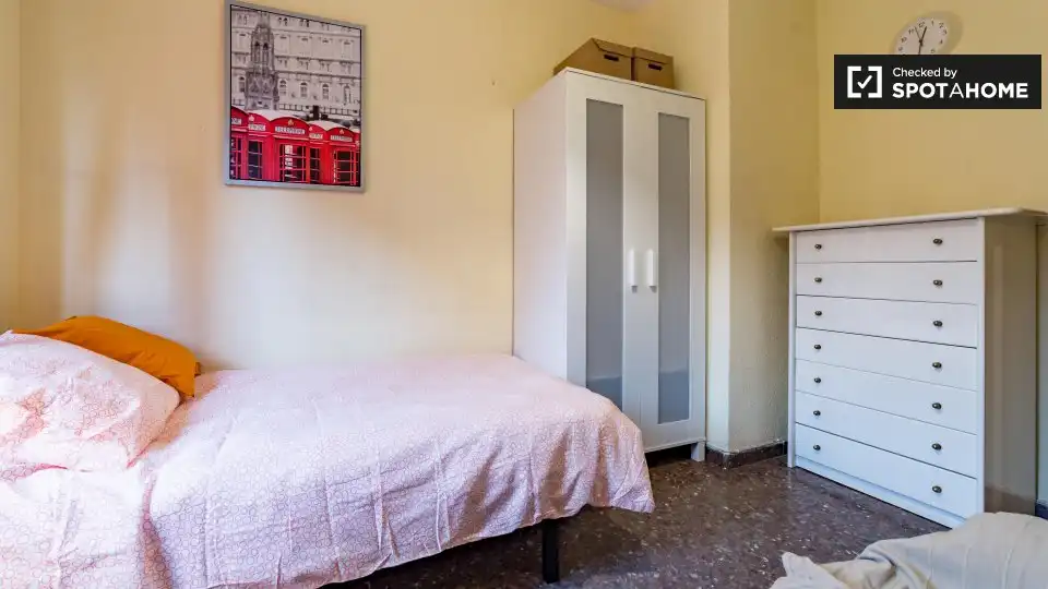 Bedroom of Flat for rent in Valencia  with Air Conditioner, Heating and Furnished