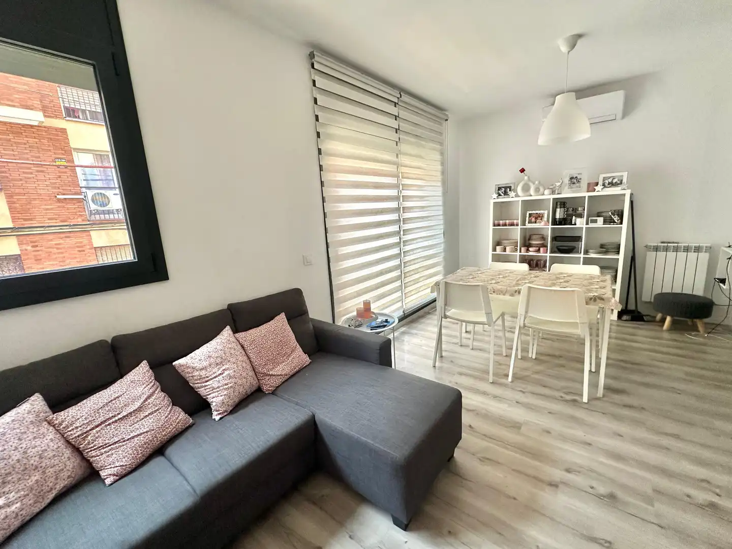 Living room of Detached homes for sale in Santa Coloma de Gramenet  with Air Conditioner, Heating and Parquet flooring