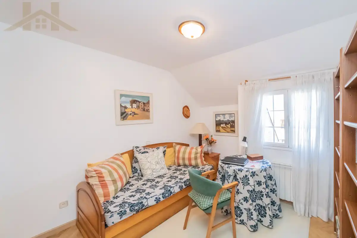 Bedroom of Attic for sale in Majadahonda  with Air Conditioner, Heating and Terrace