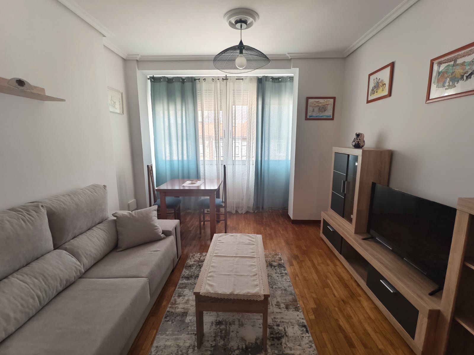Living room of Flat to rent in A Coruña Capital   with Heating, Parquet flooring and Furnished