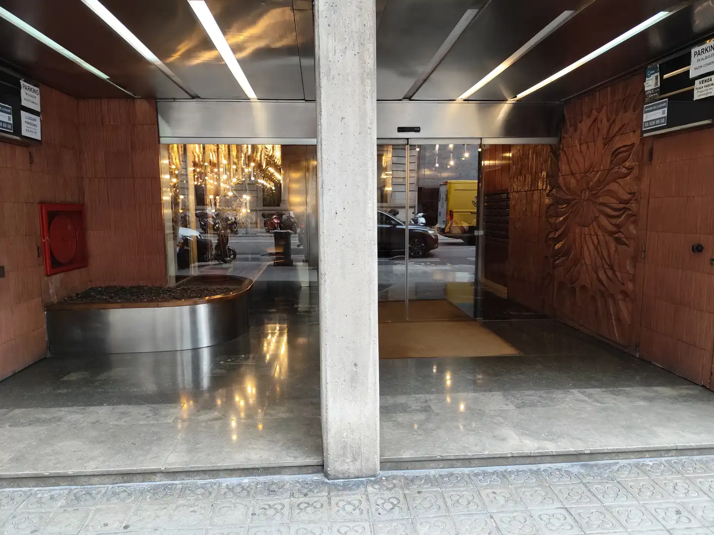 Garage zum Verkauf in Barcelona mit Alarm
