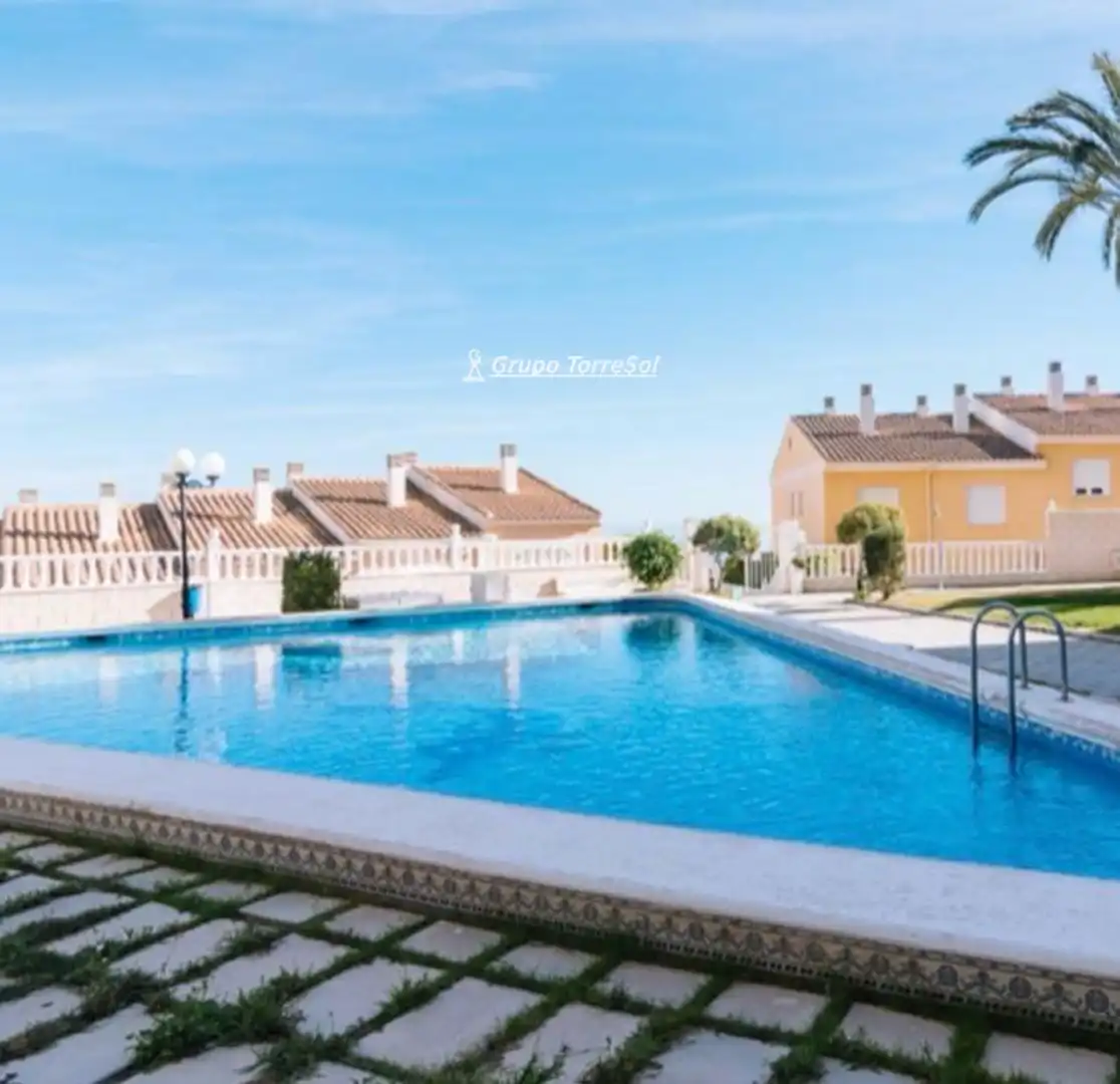 Piscina de Casa adosada en venta en Elche / Elx con Aire acondicionado, Calefacción y Terraza