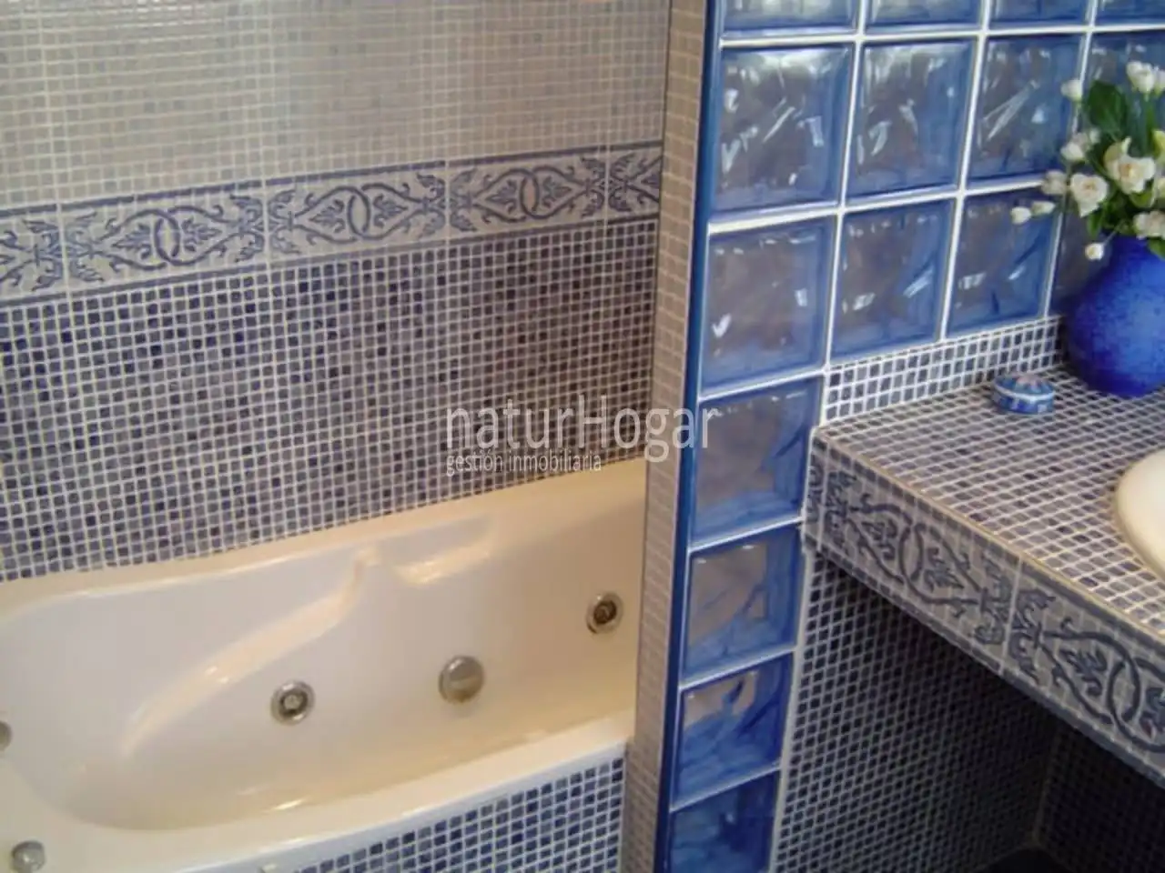 Baño de Casa adosada en venta en Paterna con Terraza y Piscina comunitaria