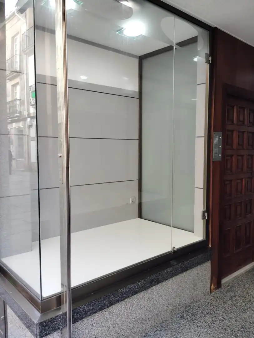 Business premises to rent in Noia, imagen 3