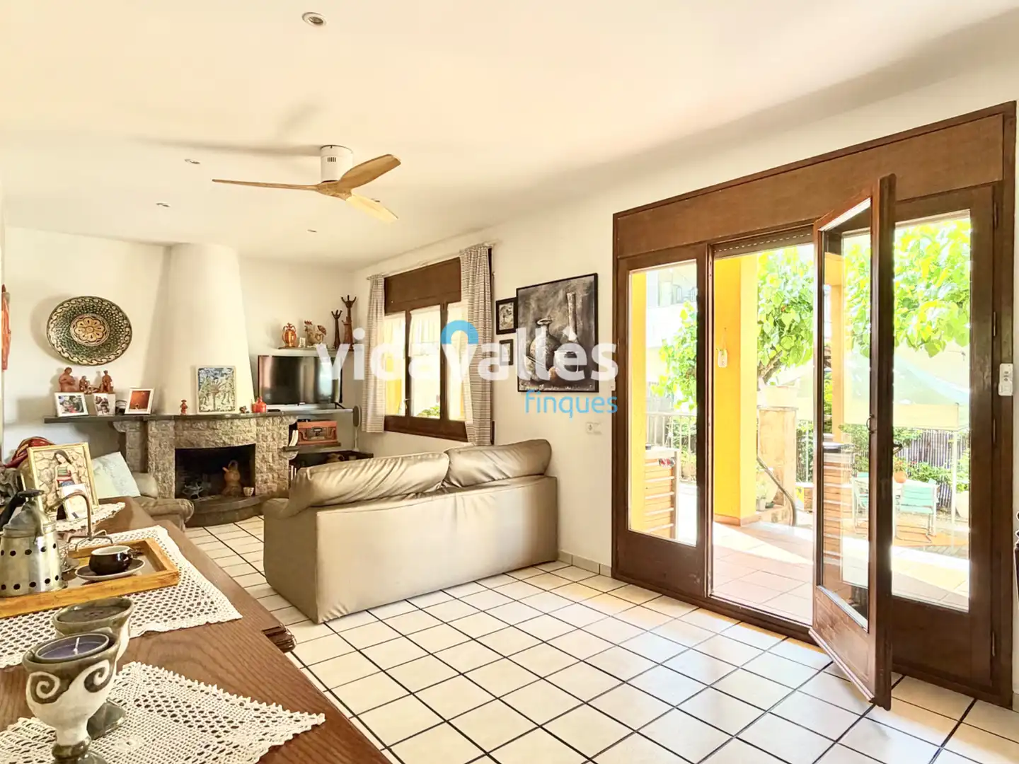 Sala d'estar de Casa o xalet en venda en Cardedeu amb Calefacció, Jardí privat i Parquet