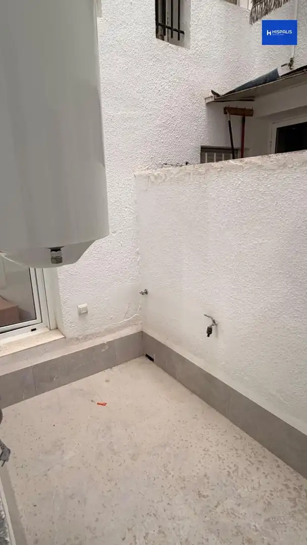 Bathroom of Apartments for sale in Nervión