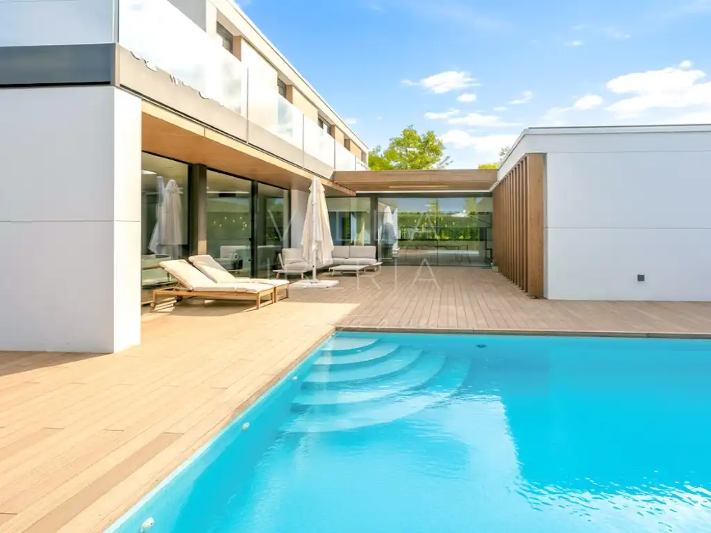 EXCLUSIVA VILLA EN SAGARÓ AMPLITUD, PRIVACIDAD Y DISEÑO, imatge 2
