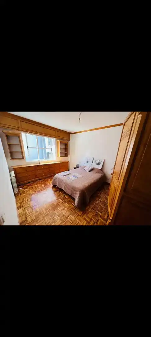 Schlafzimmer von Wohnung zur Miete in Ferrol mit Parkett und Möbliert