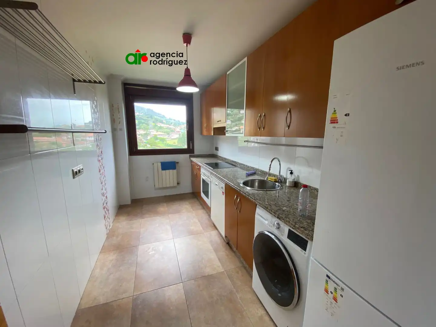 Cuina de Pis en venda en Oviedo  amb Calefacció, Traster i Balcó