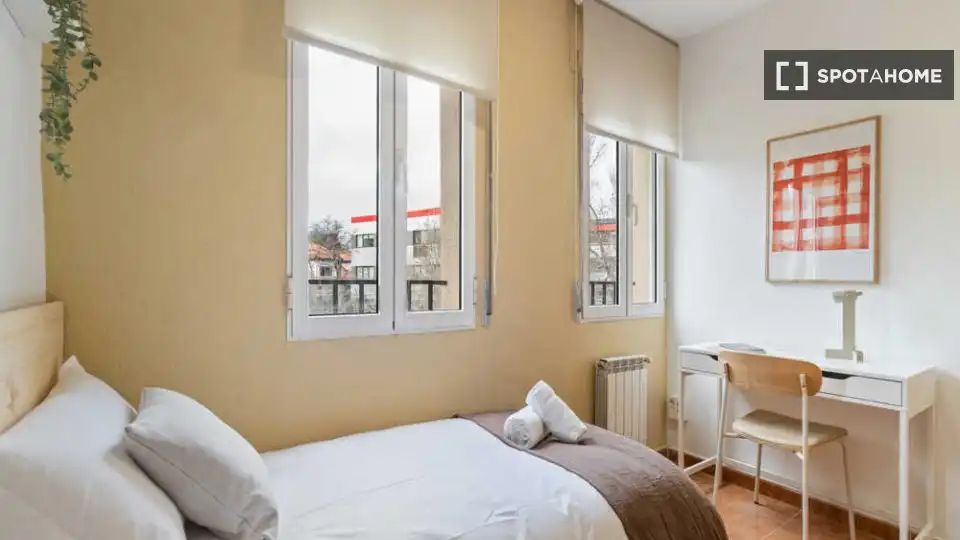 Habitación de Piso de alquiler en Madrid con Aire acondicionado, Calefacción y Amueblado