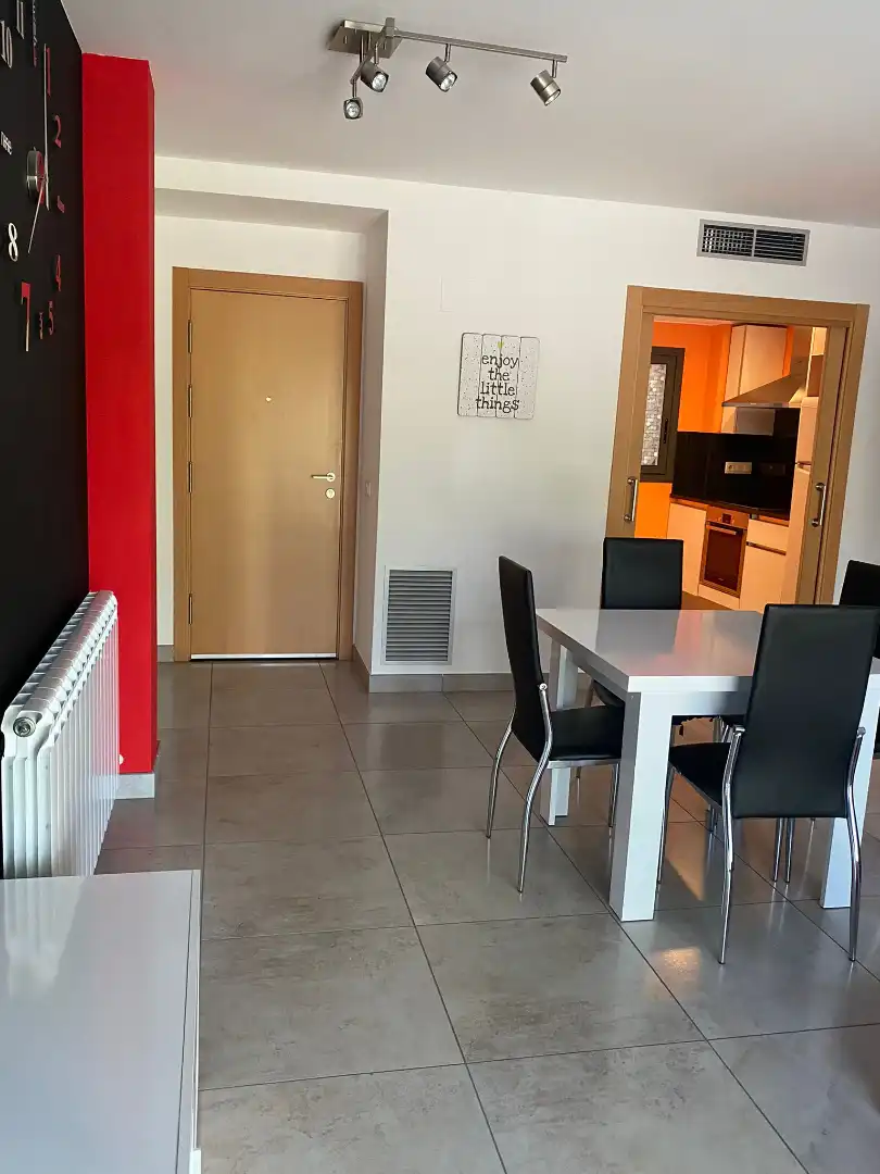 Menjador de Pis de lloguer en Girona amb Aire condicionat, Calefacció i Parquet
