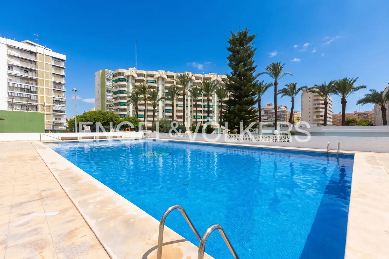 Piso con terraza en alquiler en Avinguda Neptuno, imagen 52