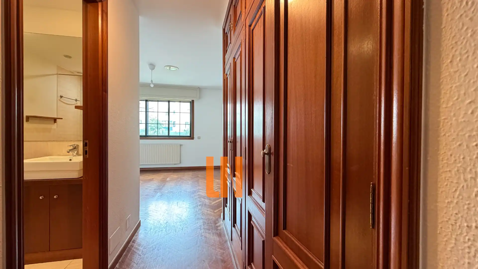 Casa adosada en venta en Oleiros con Calefacción, Jardín privado y Parquet