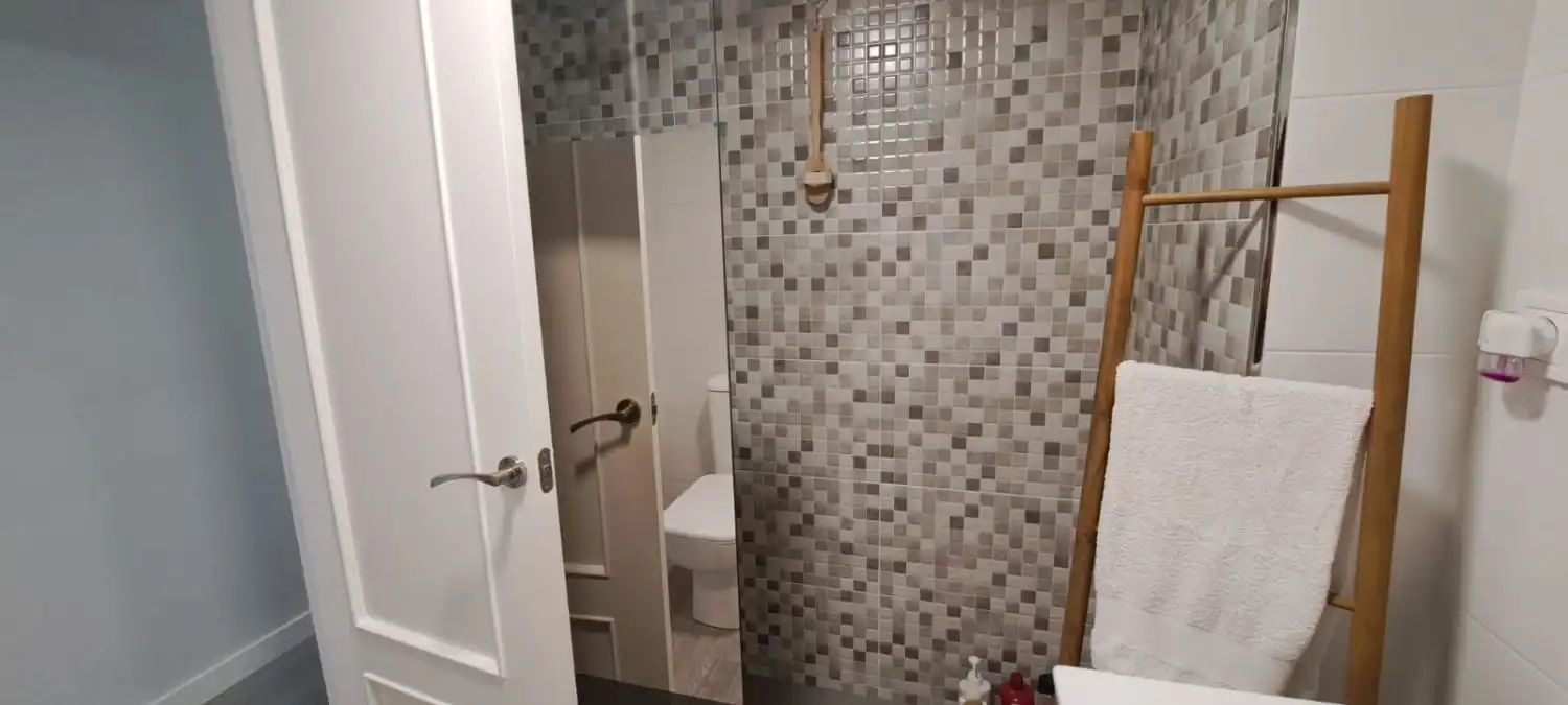 Baño de Piso en venta en Castellón de la Plana / Castelló de la Plana con Aire acondicionado, Calefacción y Terraza