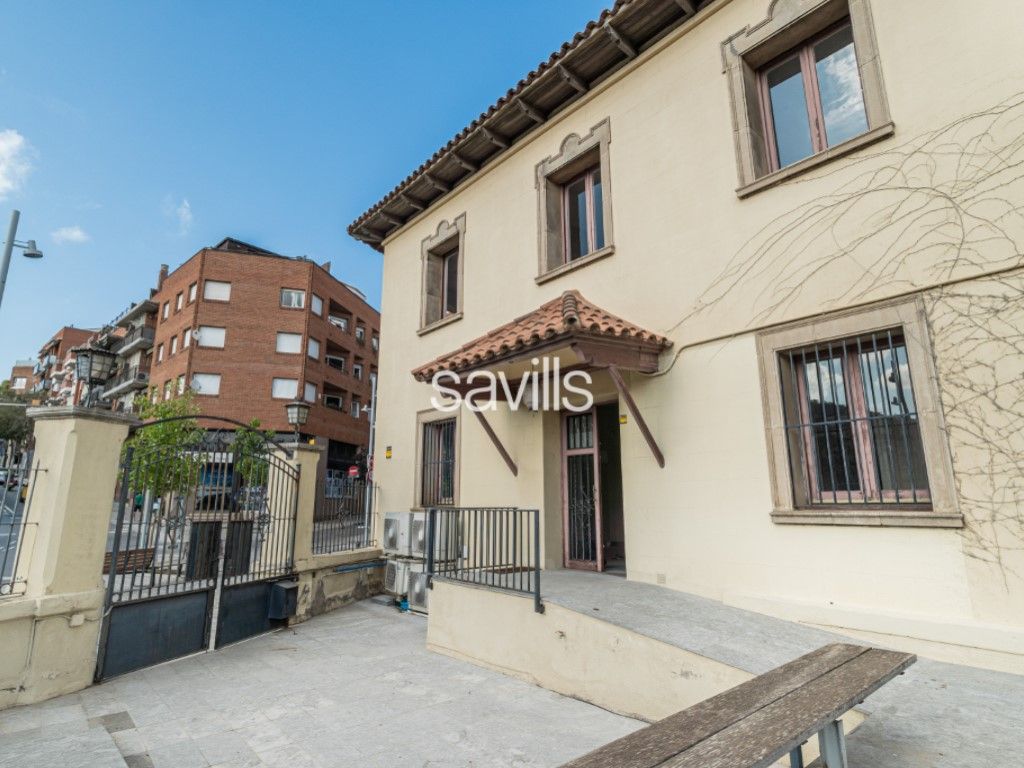 Vista exterior de Casa o xalet de lloguer en  Barcelona Capital amb Terrassa i Balcó